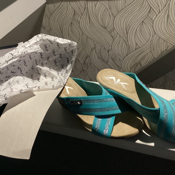 ANNE  KLEIN.   wedge sandals turquoise. Fun size 10 - Picture 9 of 9
